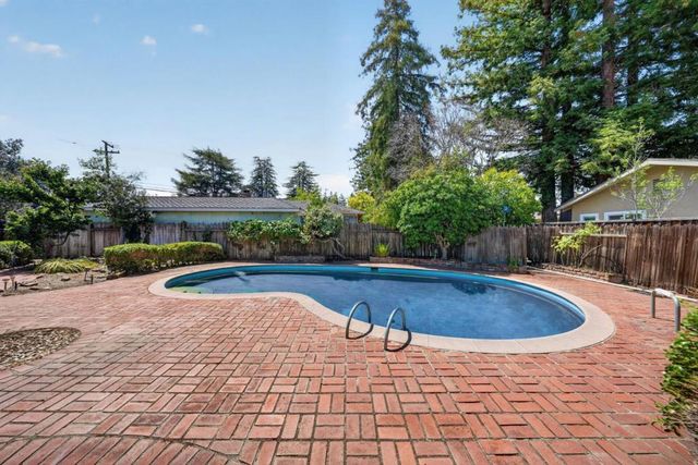 416 Los Ninos Way, Los Altos, CA 94022