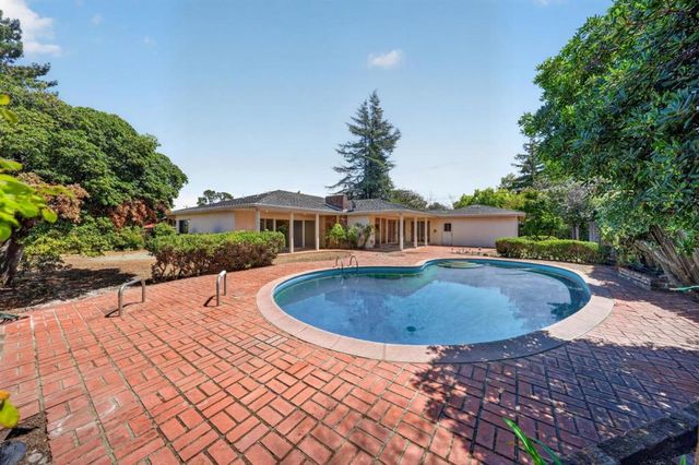 416 Los Ninos Way, Los Altos, CA 94022