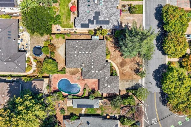 416 Los Ninos Way, Los Altos, CA 94022