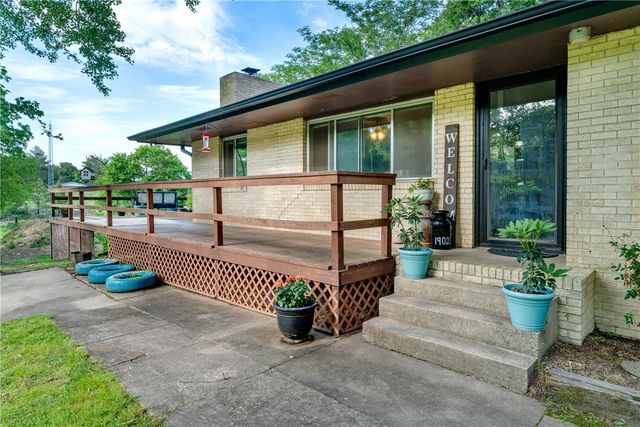 1902 S Pianalto Road, Springdale, AR 72762