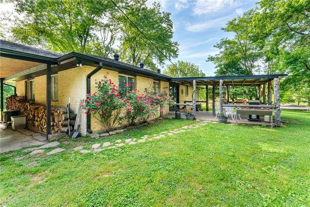 1902 S Pianalto Road, Springdale, AR 72762