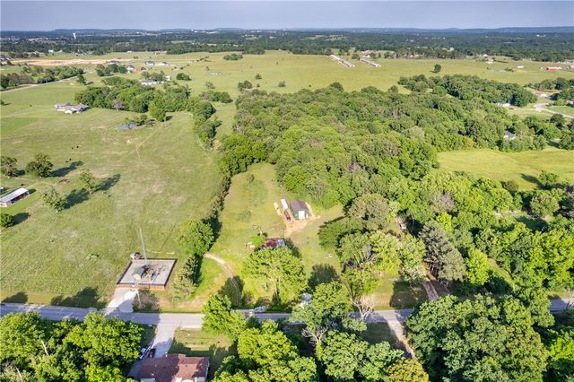 1902 S Pianalto Road, Springdale, AR 72762