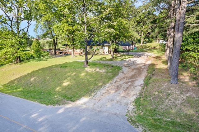 1902 S Pianalto Road, Springdale, AR 72762