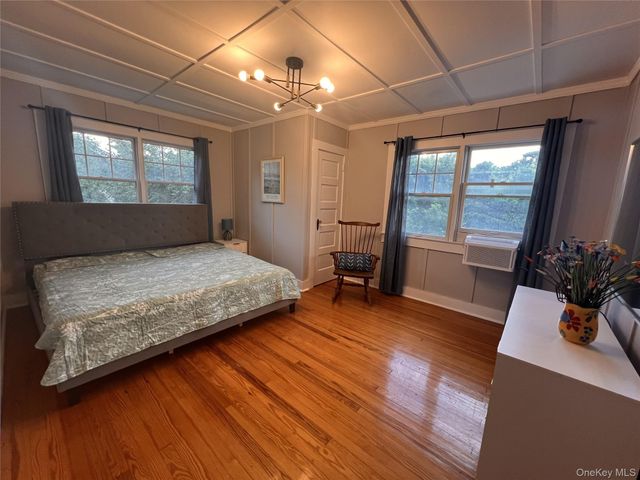 46 crescent Avenue, Seaview, NY 11770