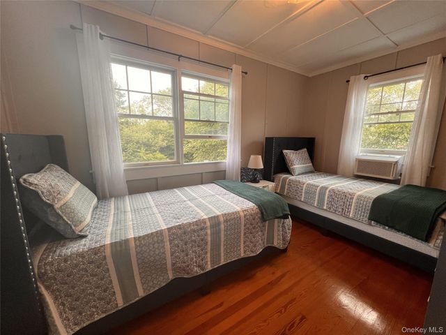 46 crescent Avenue, Seaview, NY 11770