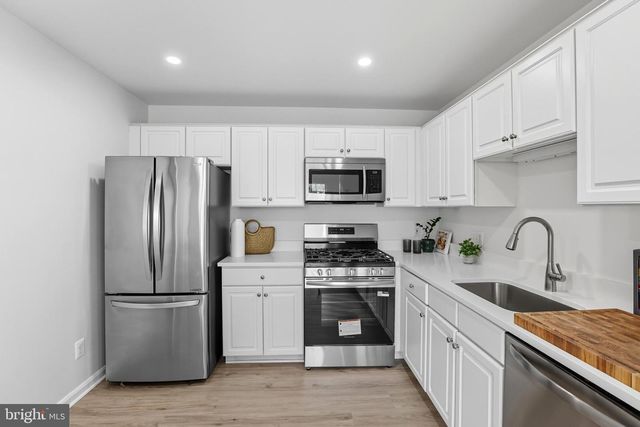 46895 EATON TER #300, Sterling, VA 20164