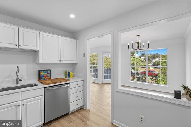 46895 EATON TER #300, Sterling, VA 20164