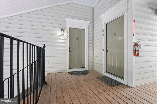 46895 EATON TER #300, Sterling, VA 20164