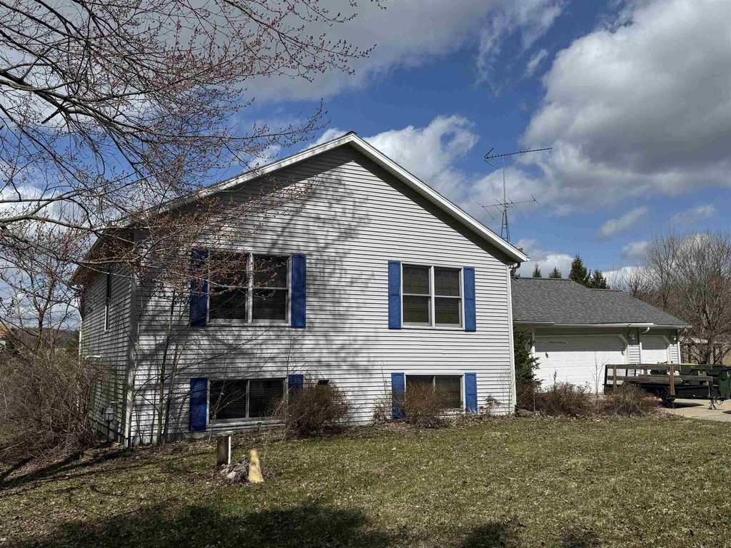 E8032 E Lake Virginia Road, Reedsburg, WI 53959