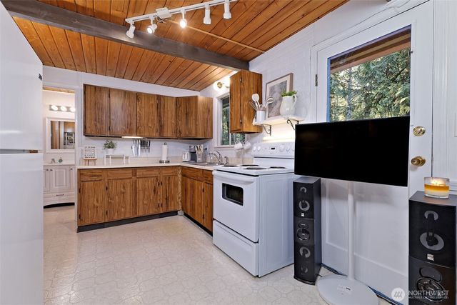 639 E Pitcairn Place, Shelton, WA 98584