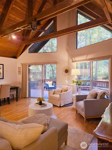639 E Pitcairn Place, Shelton, WA 98584