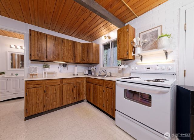 639 E Pitcairn Place, Shelton, WA 98584