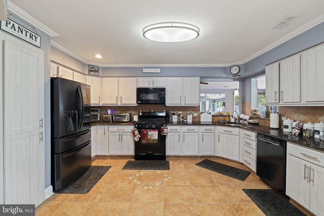 311 NEW CASTLE LN, Swedesboro, NJ 08085