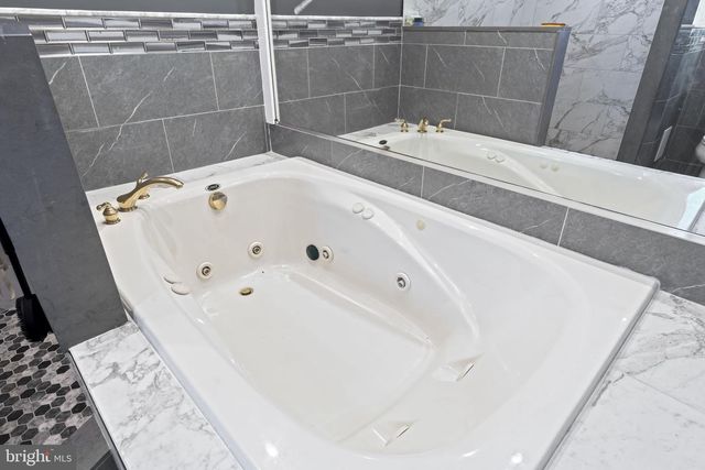 311 NEW CASTLE LN, Swedesboro, NJ 08085