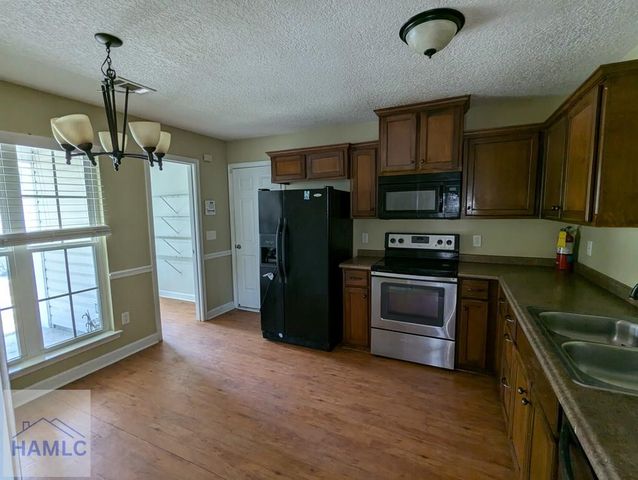 202 Augusta Way, Hinesville, GA 31313