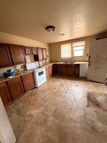 220 S 17th Street, Guthrie, OK 73044