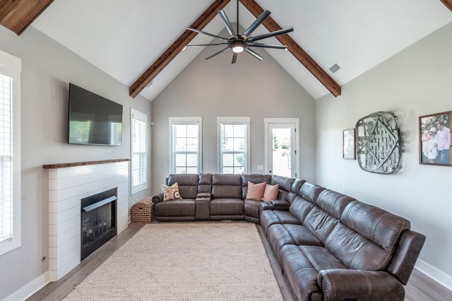 977 Westbrook Dr, Gallatin, TN 37066