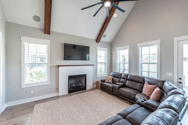 977 Westbrook Dr, Gallatin, TN 37066