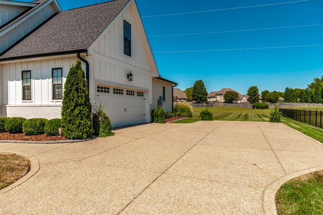 977 Westbrook Dr, Gallatin, TN 37066