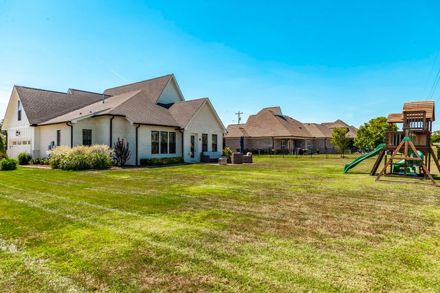 977 Westbrook Dr, Gallatin, TN 37066