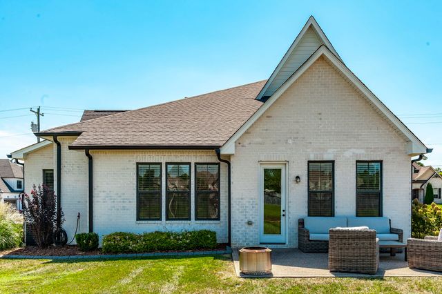 977 Westbrook Dr, Gallatin, TN 37066