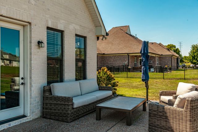 977 Westbrook Dr, Gallatin, TN 37066