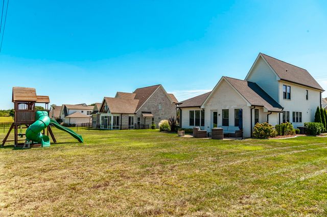 977 Westbrook Dr, Gallatin, TN 37066