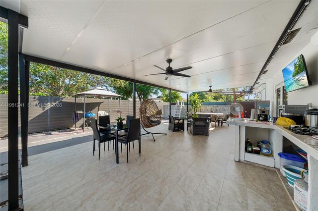 19707 SW 118th Pl, Miami, FL 33177