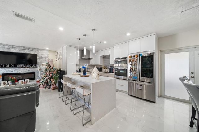 19707 SW 118th Pl, Miami, FL 33177