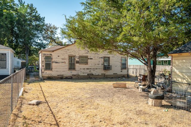 2017 Lea Crest Drive, Dallas, TX 75216