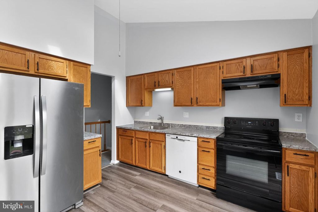 Image 10 of property listing at 12909 SUMMER HILL DR, Silver Spring, MD 20904