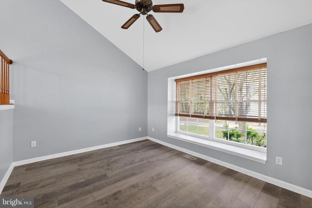 Image 14 of property listing at 12909 SUMMER HILL DR, Silver Spring, MD 20904