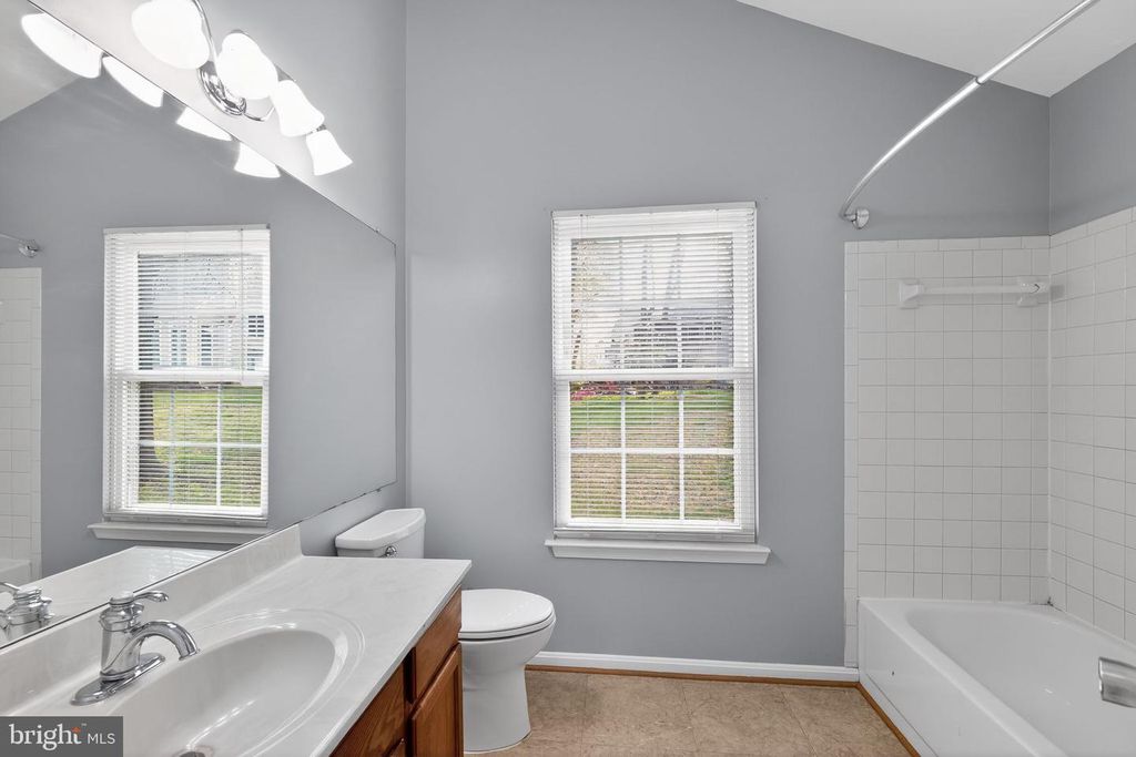 Image 25 of property listing at 12909 SUMMER HILL DR, Silver Spring, MD 20904