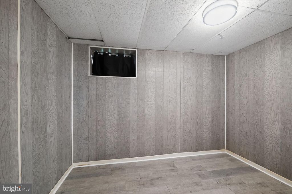 Image 28 of property listing at 12909 SUMMER HILL DR, Silver Spring, MD 20904