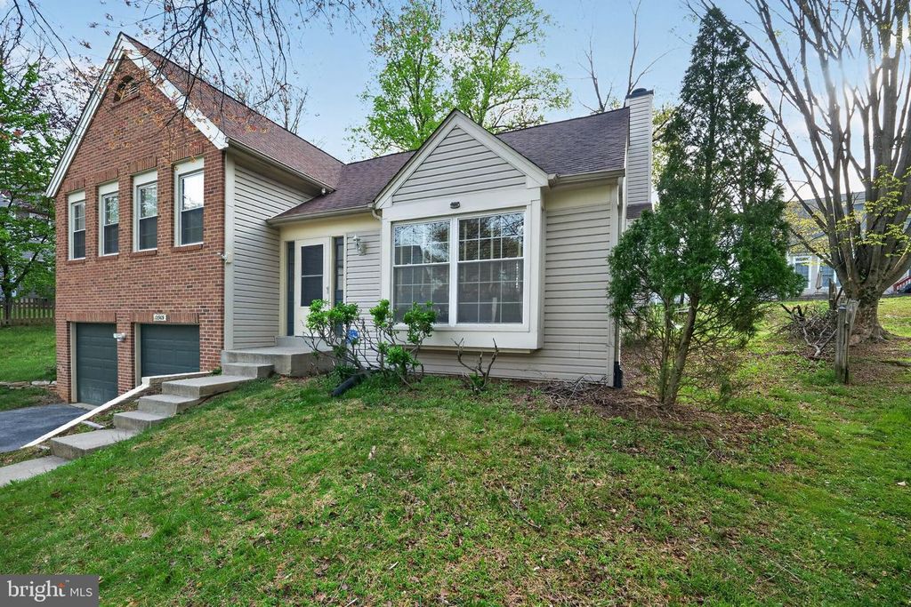 Image 3 of property listing at 12909 SUMMER HILL DR, Silver Spring, MD 20904