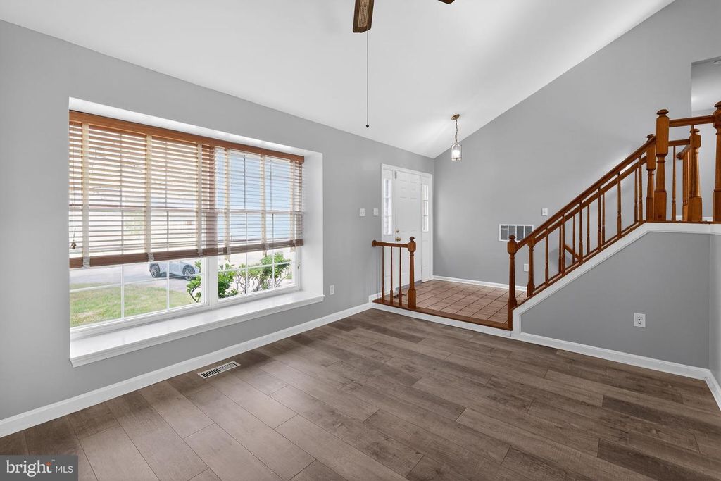 Image 6 of property listing at 12909 SUMMER HILL DR, Silver Spring, MD 20904