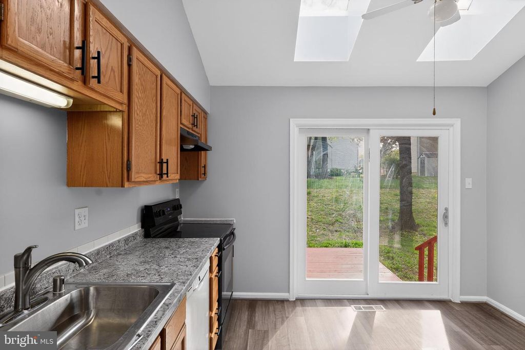 Image 8 of property listing at 12909 SUMMER HILL DR, Silver Spring, MD 20904