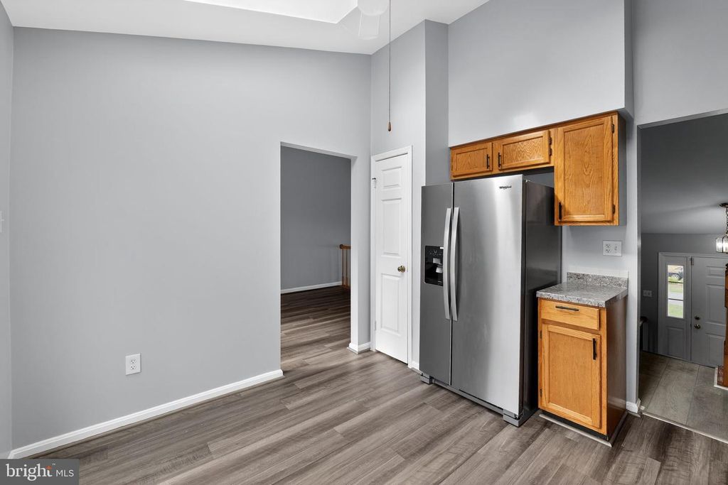 Image 9 of property listing at 12909 SUMMER HILL DR, Silver Spring, MD 20904