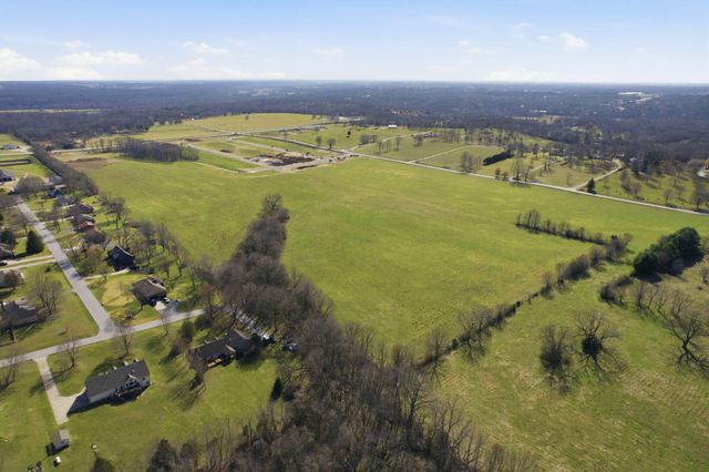 1626 S Pinecone Path, Springfield, MO 65809