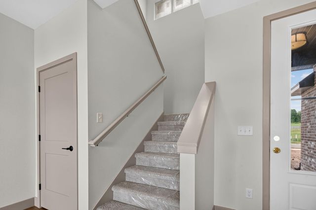 1626 S Pinecone Path, Springfield, MO 65809
