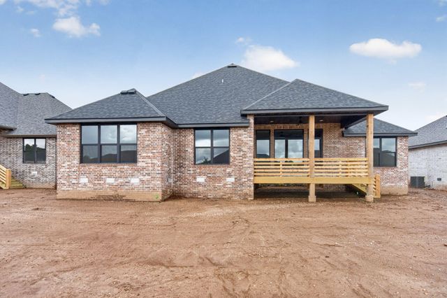 1626 S Pinecone Path, Springfield, MO 65809