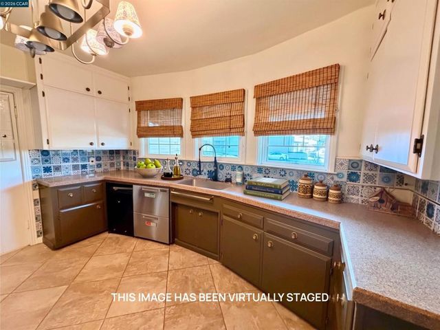 477 W 10Th St, Pittsburg, CA 94565