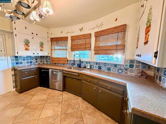477 W 10Th St, Pittsburg, CA 94565