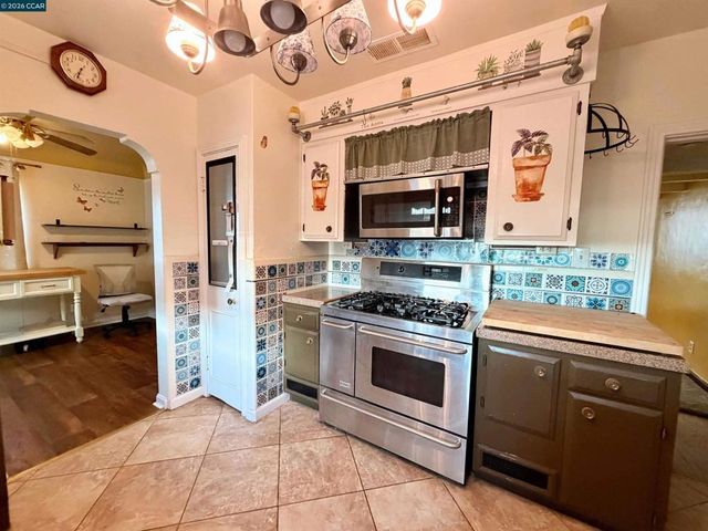 477 W 10Th St, Pittsburg, CA 94565
