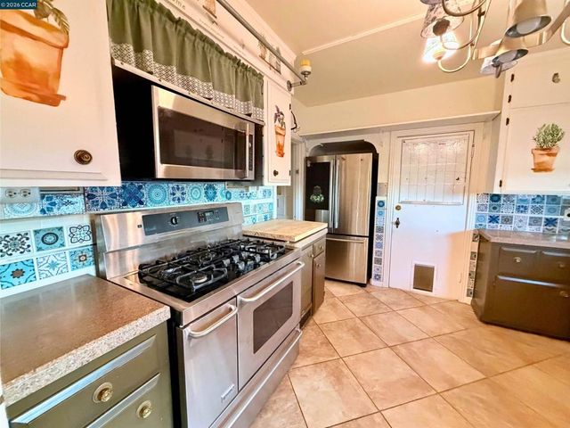 477 W 10Th St, Pittsburg, CA 94565