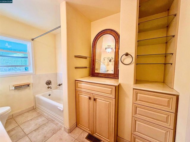 477 W 10Th St, Pittsburg, CA 94565