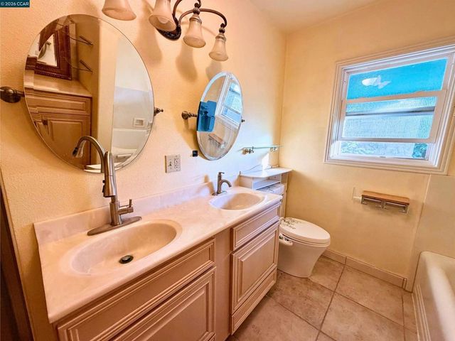 477 W 10Th St, Pittsburg, CA 94565