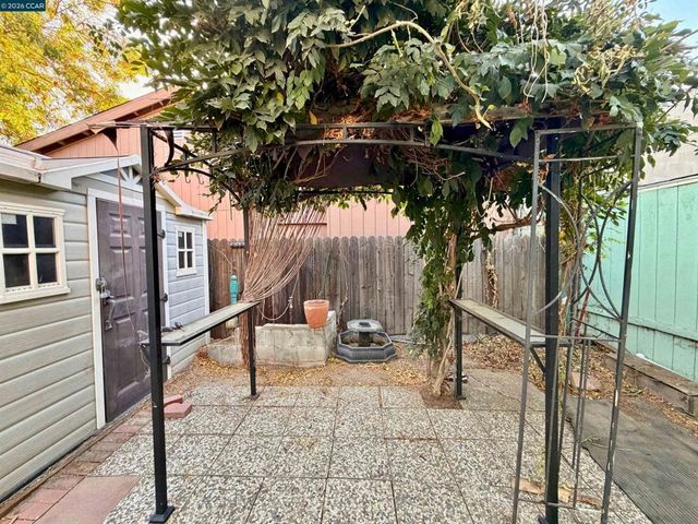 477 W 10Th St, Pittsburg, CA 94565