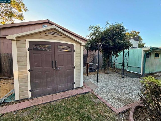 477 W 10Th St, Pittsburg, CA 94565