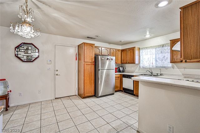 6086 Sunken River Trail, Las Vegas, NV 89118